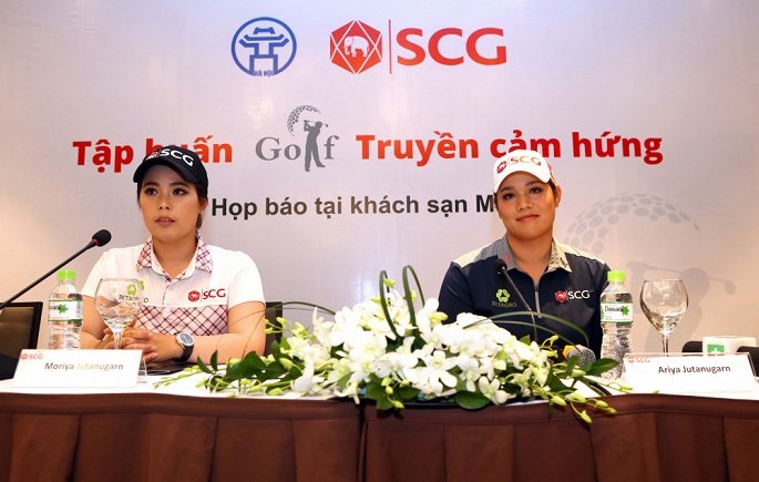 Hai chị em Ariya Jutanugarn và Moriya Jutanugarn thân thiện trả lời phỏng vấn