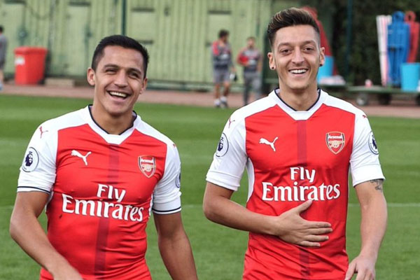 MU tự tin có Ozil (phải) miến phí MU tự tin có Ozil (phải) miến phí