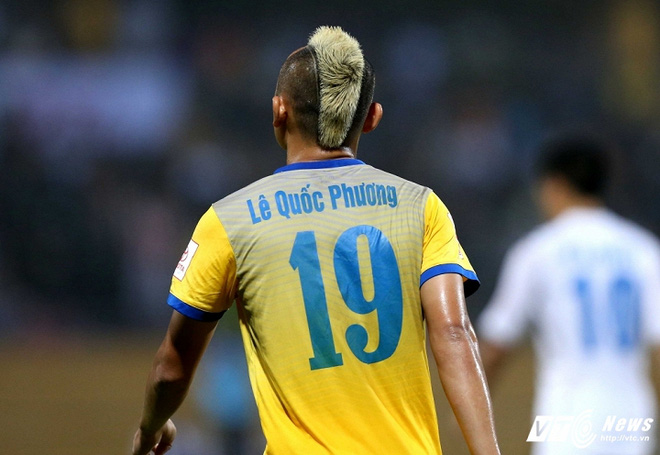 Quốc Phương la mẫu cầu thủ thi đấu tinh quái và thường ghi những siêu phẩm vleague, doi hinh vleague, van son, quang hai, thanh luong