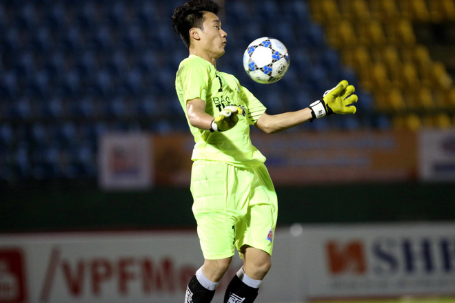 Bùi Tiến Dũng mắc sai lầm đáng trách trong trận đấu ở giải U21 Quốc gia u21 quoc gia, u21 binh duong, u21 pvf, bui tien dung