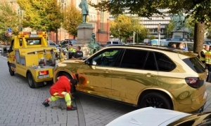 BMW X5 mạ vàng bị cảnh sát giữ xe vì lý do không tưởng BMW X5 mạ vàng bị cảnh sát giữ xe vì lý do không tưởng