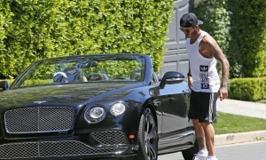 Bộ sưu tập siêu xe khổng lồ của cựu danh thủ David Beckham Bộ sưu tập siêu xe khổng lồ của cựu danh thủ David Beckham