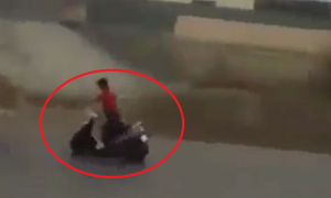 VIDEO: Nam thanh niên drift xe tay ga cực ấn tượng VIDEO: Nam thanh niên drift xe tay ga cực ấn tượng