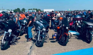 Gần 3.500 xe Harley-Davidson 'nẹt pô' tại Mỹ, phá kỷ lục thế giới Gần 3.500 xe Harley-Davidson 'nẹt pô' tại Mỹ, phá kỷ lục thế giới
