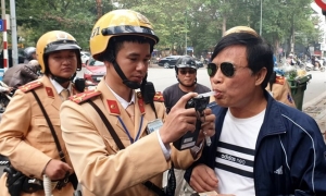 Bỏ lại xe, không thổi nồng độ cồn, tài xế sẽ bị xử phạt ra sao? Bỏ lại xe, không thổi nồng độ cồn, tài xế sẽ bị xử phạt ra sao?