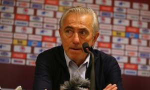 Tiền vệ UAE thẳng thắn chỉ trích HLV Bert van Marwijk Tiền vệ UAE thẳng thắn chỉ trích HLV Bert van Marwijk