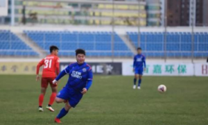 Nợ lương cầu thủ, ông chủ CLB Trung Quốc vào sân thi đấu Nợ lương cầu thủ, ông chủ CLB Trung Quốc vào sân thi đấu