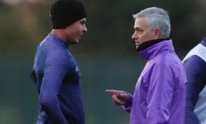 Trụ cột Tottenham chê Mourinho 'tự phụ', 'được thổi phồng'? Trụ cột Tottenham chê Mourinho 'tự phụ', 'được thổi phồng'?