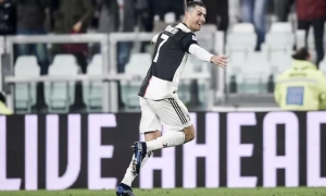 Ronaldo đưa Juventus lên đỉnh bằng cú đúp Ronaldo đưa Juventus lên đỉnh bằng cú đúp