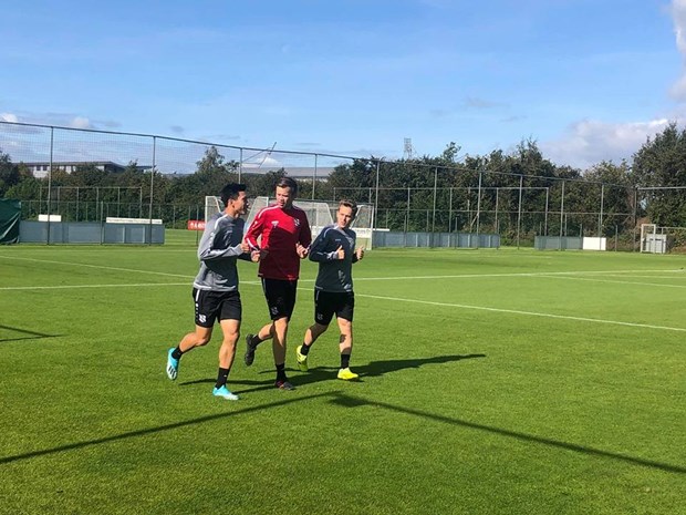 Đoàn Văn Hậu sở hữu chiều cao không quá chênh lệch với đồng đội. Ảnh: SC Heerenveen Văn Hậu, VĐQG Hà Lan, Heerenveen, Eredivise