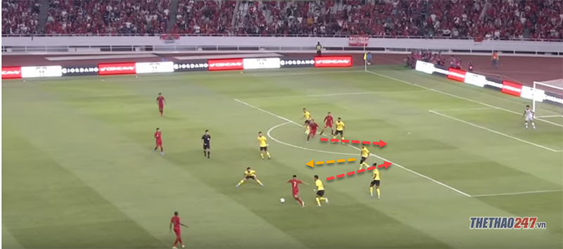 Phán đoán sai của Adam Azlin tạo điều kiện cho Beto lẻn xuống ghi bàn cho Indonesia Việt Nam vs Malaysia, HLV Tan Cheng Hoe, Malaysia, Syafiq, Việt Nam, vòng loại World Cup 2022