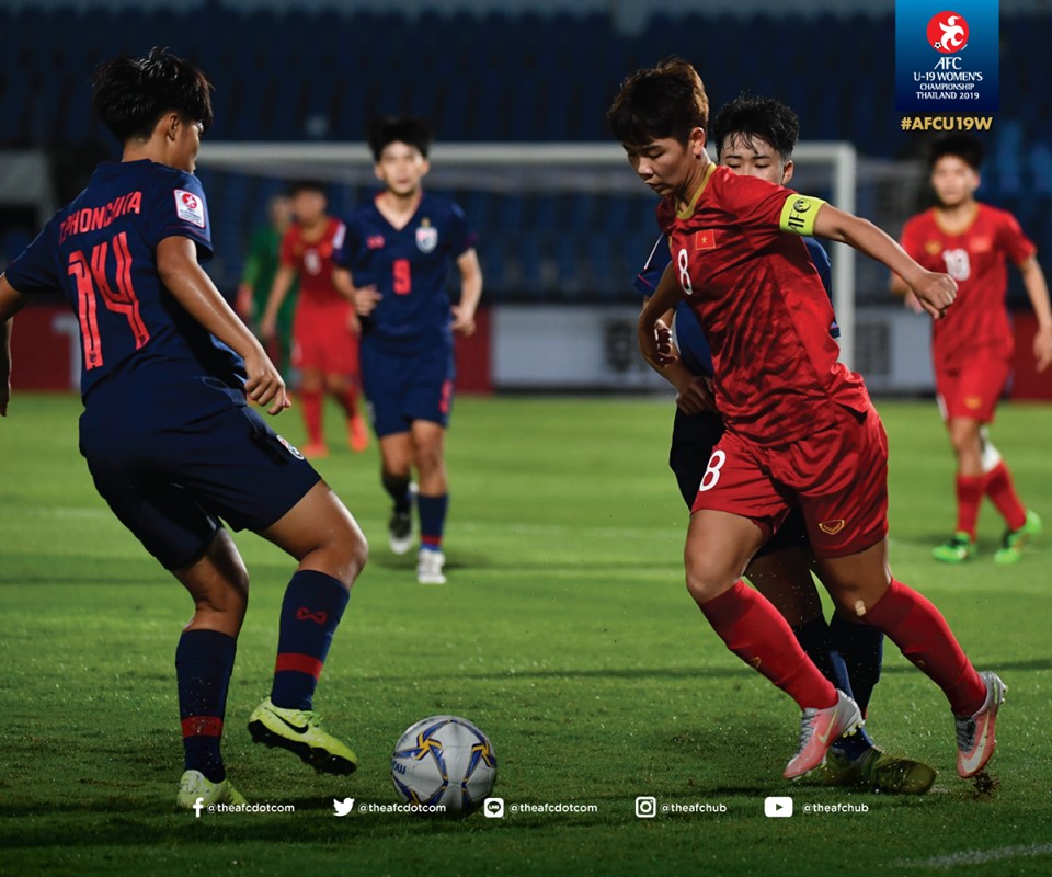 U19 nữ Việt Nam có trận đấu khó khăn trước U19 nữ Thái Lan. Ảnh: AFC Hai bàn thắng trong hiệp 2 giúp U19 nữ Việt Nam đánh bại U19 nữ Thái Lan tâm phục khẩu phục.