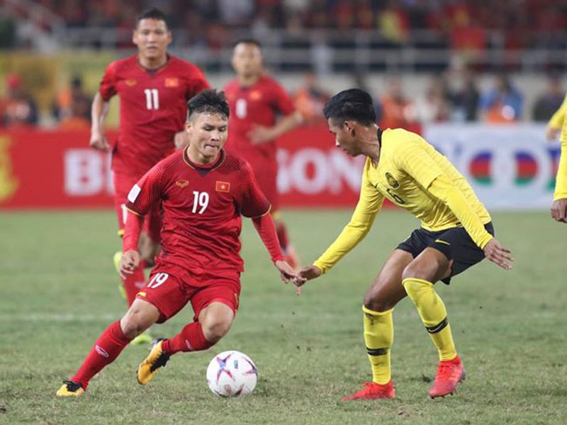 Tuyển Việt Nam liên tục đụng độ Malaysia trong thời gian gần đây doi tuyen viet nam nguyen quang hai