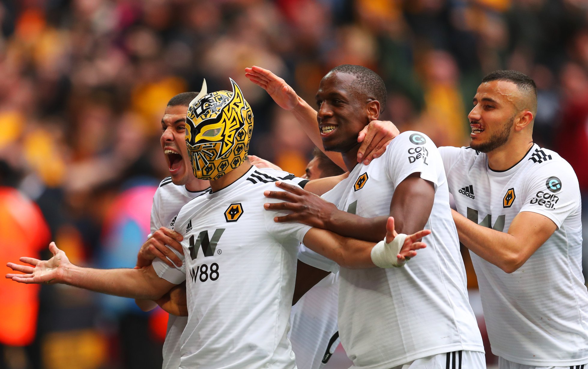 Jimenez vừa chính thức được Wolves mua đứt với giá 30 triệu bảng ăn mừng, video ăn mừng, raul jimenez, raul jimenez ăn mừng, wolves 2-3 watford, bán kết cúp fa, cúp fa, chung kết cúp fa