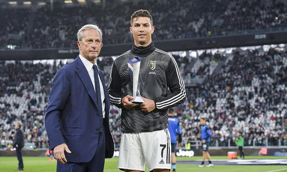 Ronaldo được trao danh hiệu Cầu thủ xuất sắc nhất mùa giải ronaldo lập kỷ lục, danh hiệu của ronaldo, ronaldo xuất sắc nhất năm, ronaldo, juventus, serie a