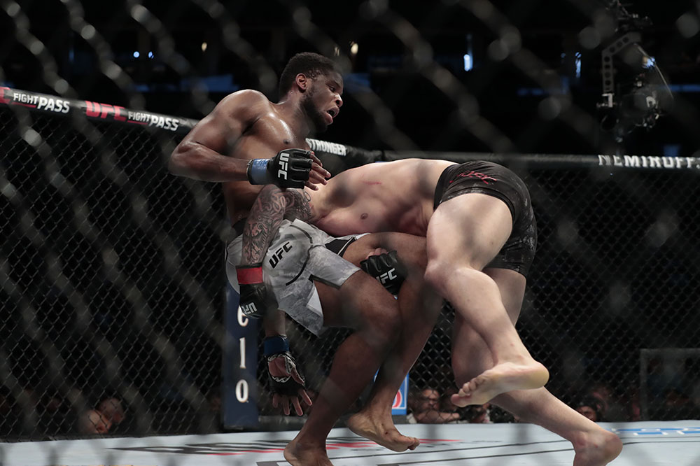 Nzechukwu lép vế hơn đối thủ UFC, võ sĩ UFC, MMA, Võ sĩ UFC 3 lần bị đá vào chỗ hiểm, Nzechukwu, Darko Stosic, Nzechukwu vs Darko Stosic