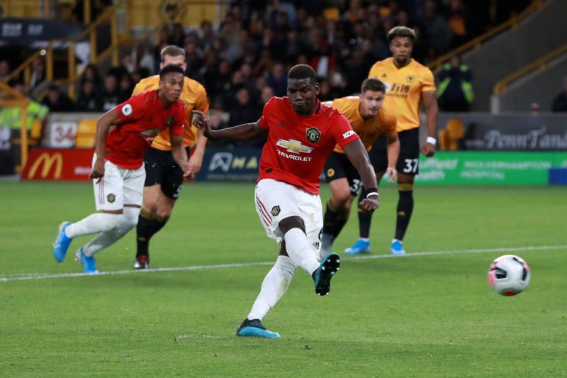 Pogba sút hỏng quả penalty quan trọng. Ảnh: Man Utd MU, MU vs Wolves, Pogba, Solskjaer, Pogba đá hỏng penalty, penalty, Rashford, Man Utd, MU hòa Wolves