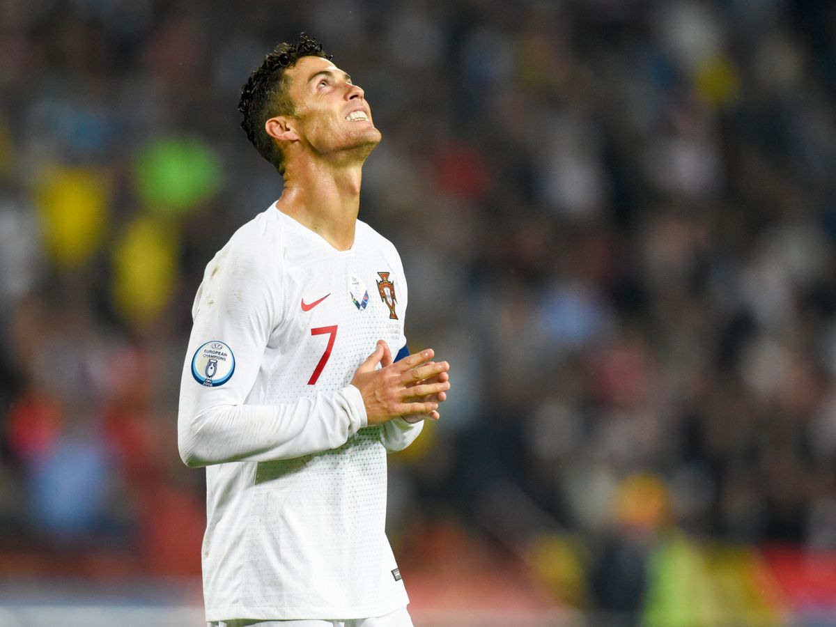Ronaldo là cầu thủ vĩ đại nhất lịch sử? Ảnh: Irish Mirror Ronaldo, Crsitiano Ronaldo, ngôi đền huyền thoại, cầu thủ vĩ đại nhất, GOAT