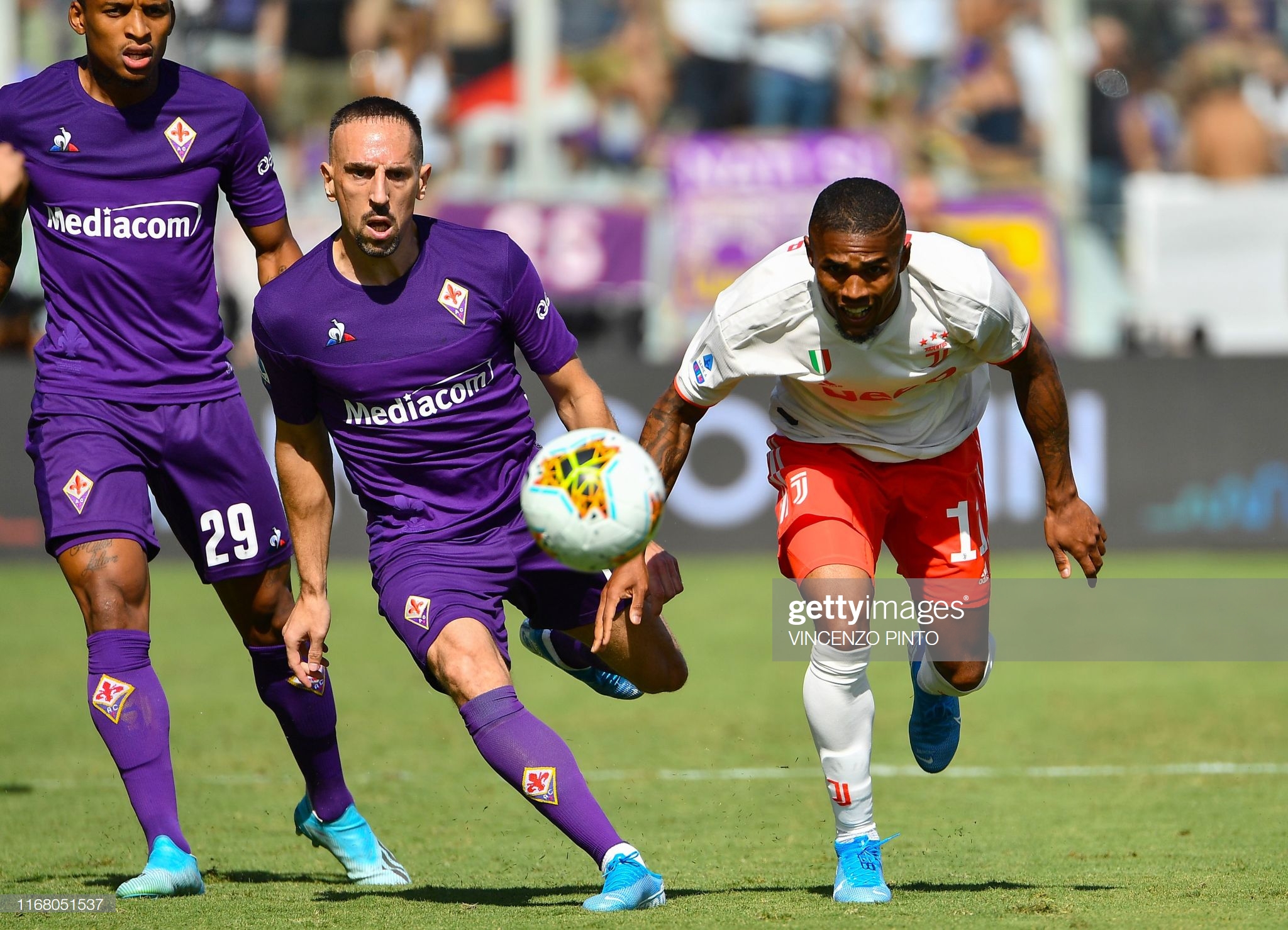 Ribery liên tục uy hiếp khung thành Juventus. Ảnh: Getty Trực tiếp Fiorentina vs Juventus, Trực tiếp Serie A, Fiorentina vs Juventus, Juventus vs Fiorentina, Juventus, Fiorentina, Juve, link xem Fiorentina vs Juventus