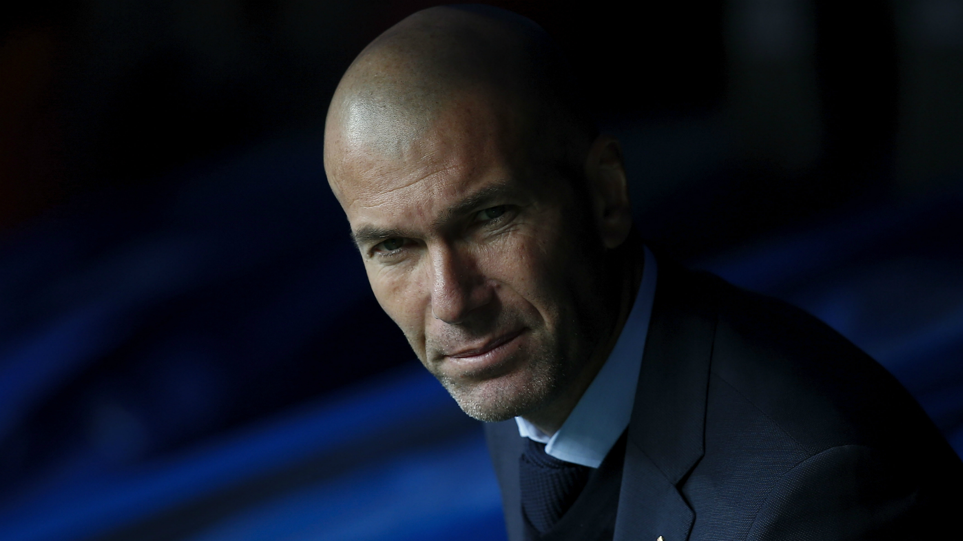 Nhiều CĐV Real đòi sa thải HLV Zidane. Ảnh: Internet Real vs PSG, Real thua PSG, Real Madrid, Zidane, Mourinho, sa thải Zidane, CĐV Real