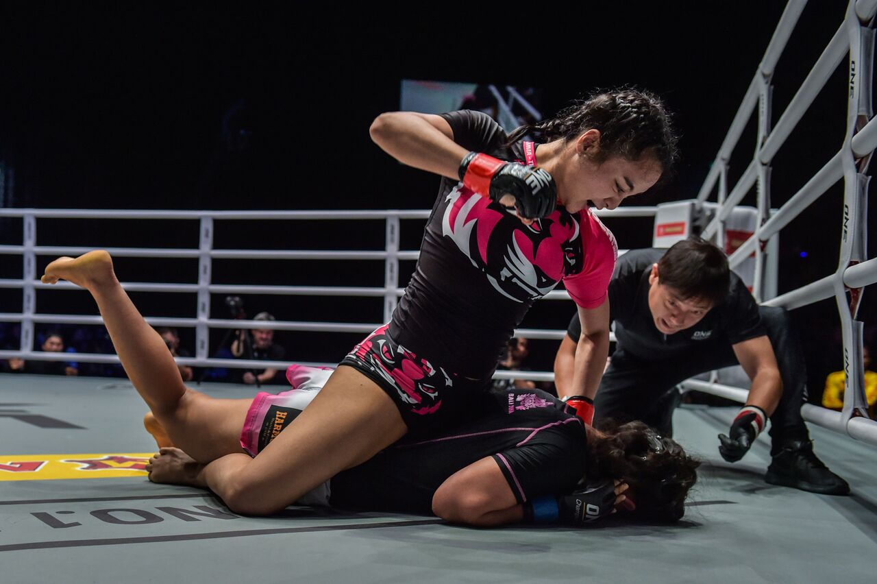 Rika Ishige đã chuẩn bị rất kĩ trước một võ sĩ có nhiều lợi thế như Itsuki Hirata. Ảnh: Internet ONE Championship, ONE Centuru Part 1, Rike Ishige, Itsuki Hirata, judo, võ thuật, ONE