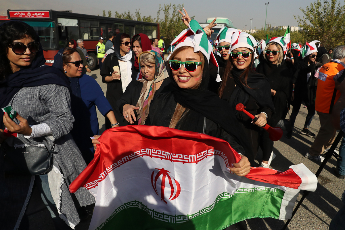 Có khoảng 3.500 phụ nữ đã đến sân cổ vũ đội tuyển Iran. Ảnh: Internet Vòng loại World Cup, VL World Cup 2022, Iran, Iran 14-0 Campuchia, World Cup 2022, CĐV nữ Iran