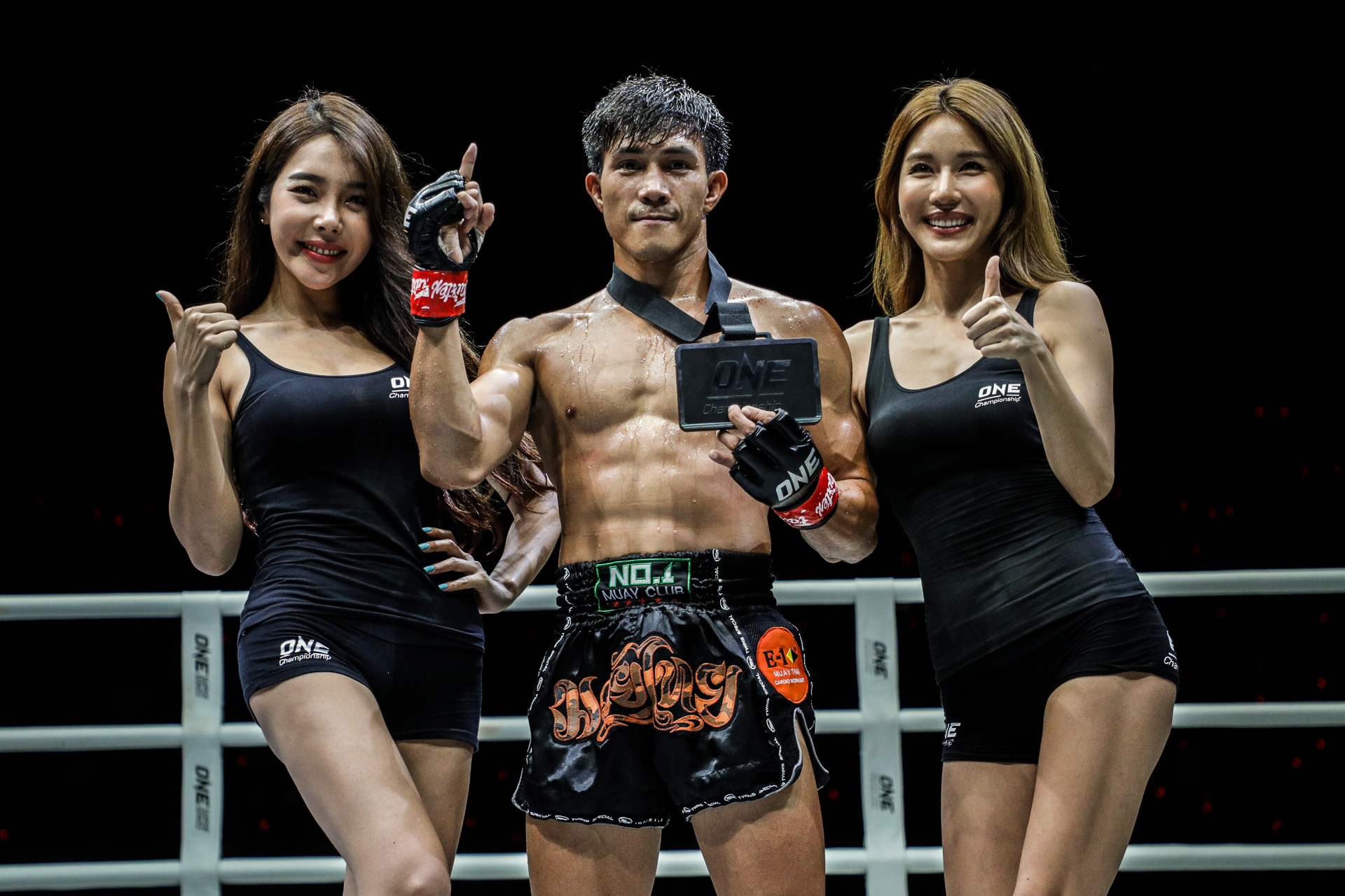 Nguyễn Trần Duy Nhất vừa có chiến thắng knock-out ngay tại Việt Nam. Ảnh: Onefc ONE Championship, Nguyễn Trần Duy Nhất, Việt Nam, Độc cô cầu bại, Muay Thai