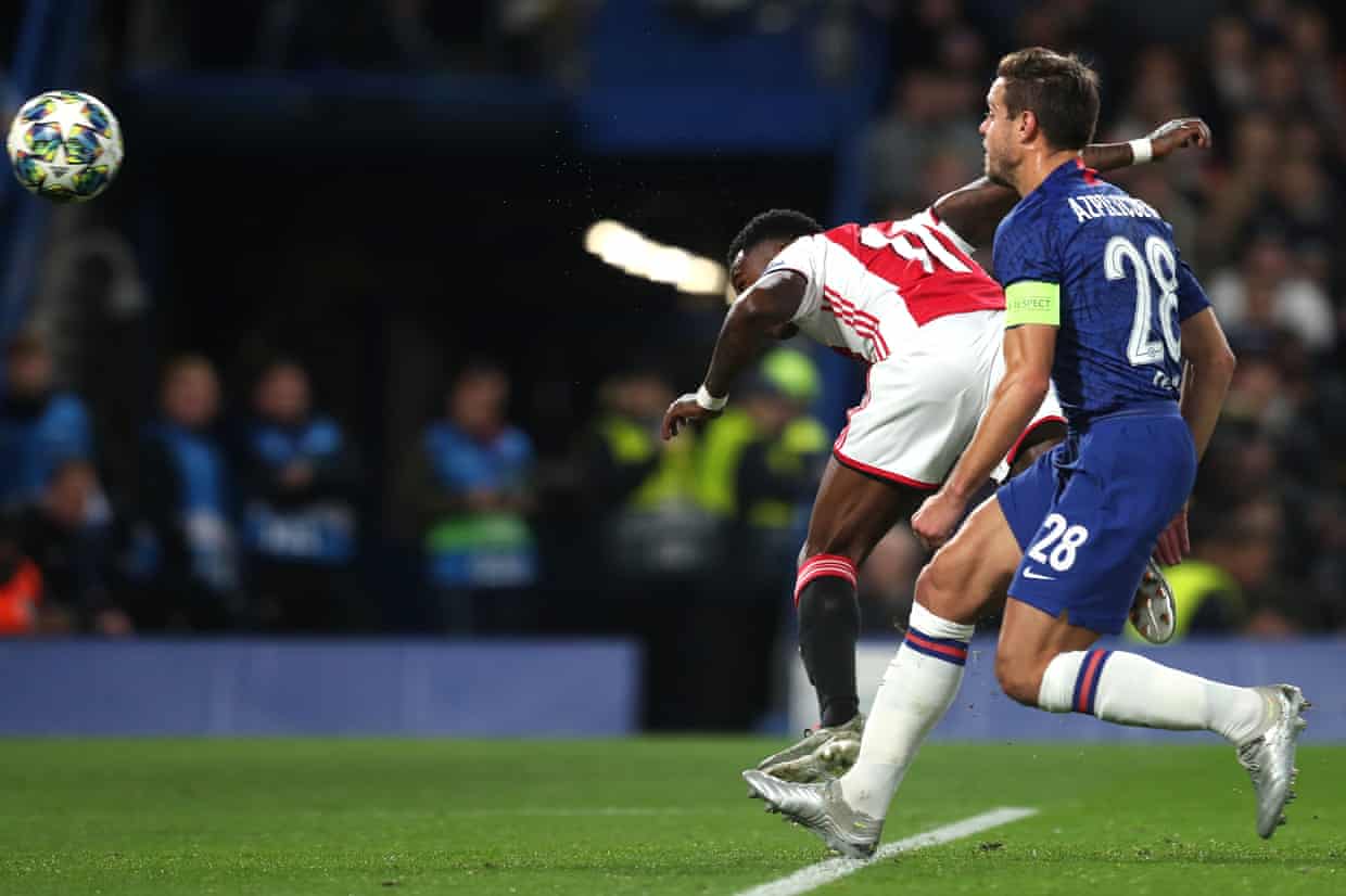 Ajax chơi tuyệt hay trong hiệp 1. Ảnh: The Guardian Kết quả Chelsea vs Ajax, Chelsea vs Ajax, trực tiếp cúp c1, cúp c1, Chelsea, Ajax, Champions League