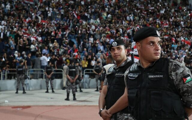 Hàng chục ngàn CĐV Iraq đã có mặt tại Jordan để cổ vũ đội nhà. Ảnh: Internet Iraq vs Iran, Vòng loại World Cup 2022, VL World Cup, chiến tranh Iraq, Iraq thắng Iran, Iran, Iraq