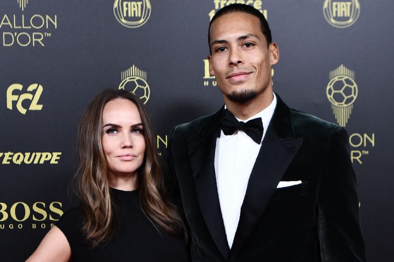 Van Dijk hài lòng với danh hiệu Quả bóng Bạc. Ảnh: Internet van dijk