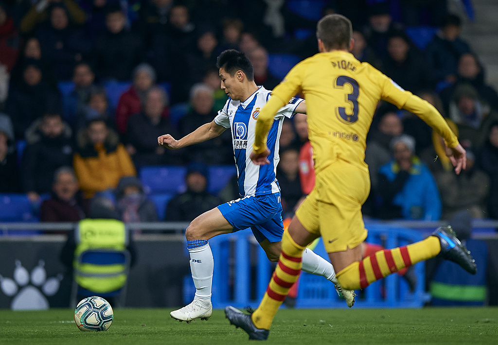 Wu Lei tỏa sáng trong trận đấu với Barca. Ảnh: Internet wu lei