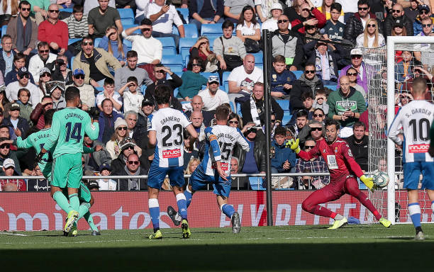 Varane ghi bàn mở tỉ số cho Real. ảnh: Getty real vs espanol danh chiem ngoi dau