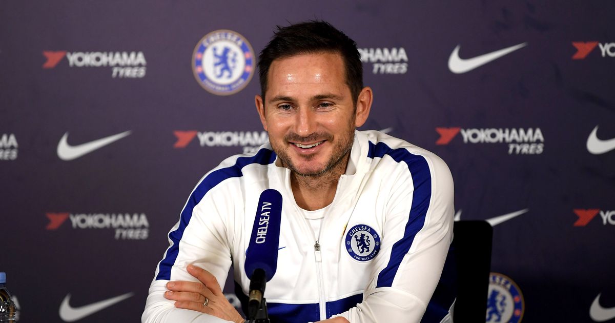 Lampard vui mừng trong buổi họp báo. Ảnh: Metro. chelsea nhan tin cuc vui