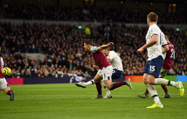 Bàn thắng thứ 2 của số 10 bên phía Tottenham. Ảnh: Getty. Tottenham burnley