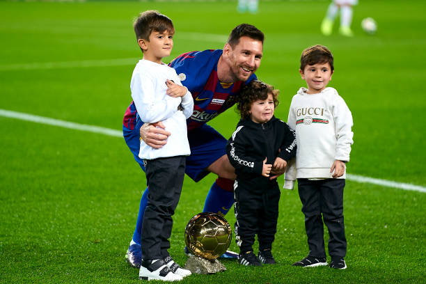 QBV thứ 6 của El Pulga. Ảnh: Getty Messi xo do ky luc Ronaldo