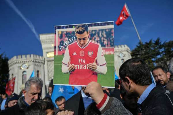 Ozil là một biểu tường của các tín đồ đạo Hồi. Ảnh: Skysport trung quoc cam chieu
