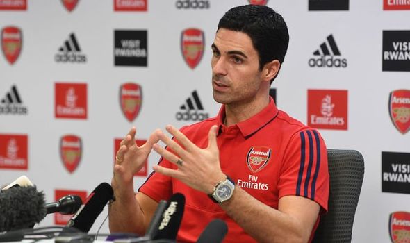 Arsenal sẽ không bạo chi ở TTCN. Ảnh: SkySports chuyen nhuong 10/1