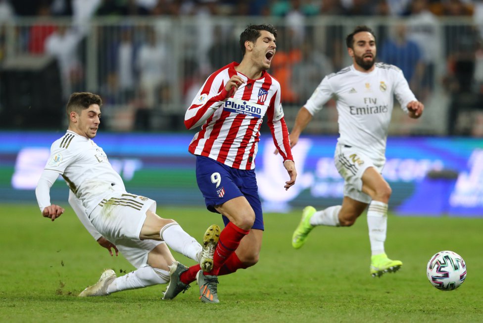 Pha phạm lỗi của Valverde. Ảnh: Marca valverde the do