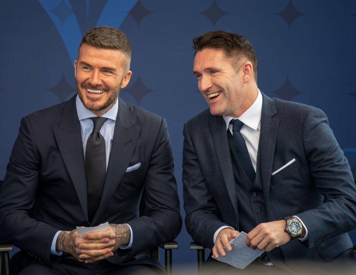 Beckham bên cạnh đồng đội cũ ở LA Galaxy Robbie Keane Beckham, David Beckham, Beckham được dựng tượng, tượng Beckham, MLS, bóng đá Mỹ, huyền thoại, bóng đá quốc tế