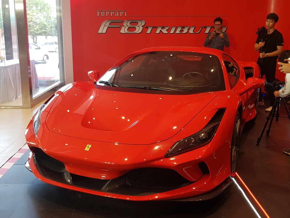 Cường đô La Tậu Siêu Xe Ferrari F8 Tributo