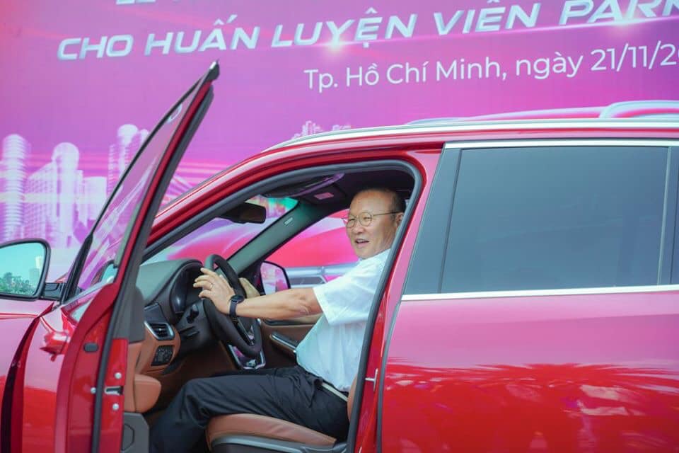 HLV Park Hang seo duoc tang xe VinFast