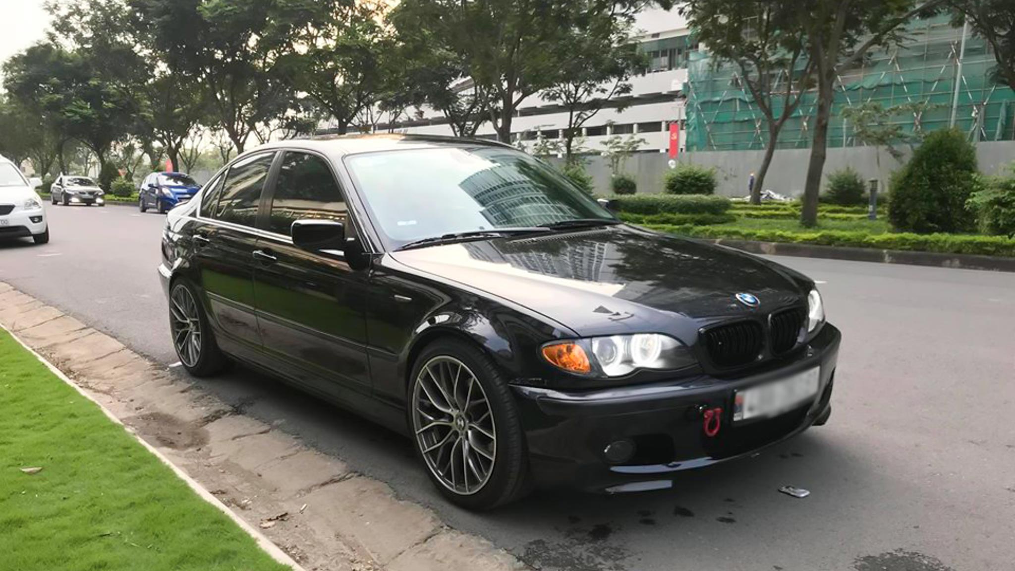 Dân chơi tại TPHCM nâng cấp BMW 330i cũ thành bản 2023