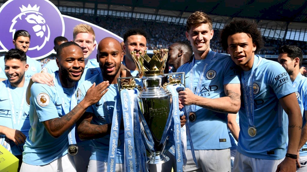 Sterling ăn mừng chức vô địch Ngoại hạng Anh sterling, raheem sterling, man city, man city vs watford, fa cup, mu, fan mu. man utd, sterling man city, sterling mu