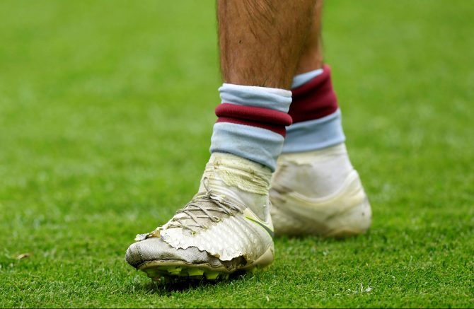 Chiếc giày rách của Grealish Aston villa 2-1 Derby County, playoff, playoff ngoại hạng anh, playoff championship, grealish, aston villa, champions league