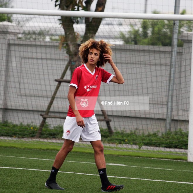 Hannibal Mejbri trên sân tập (Nguồn: Phố Hiến FC) Hannibal mejbri, sao trẻ mu, mục tiêu mu, chuyển nhượng mu, phố hiến fc, đội tuyển việt nam, việt nam mu