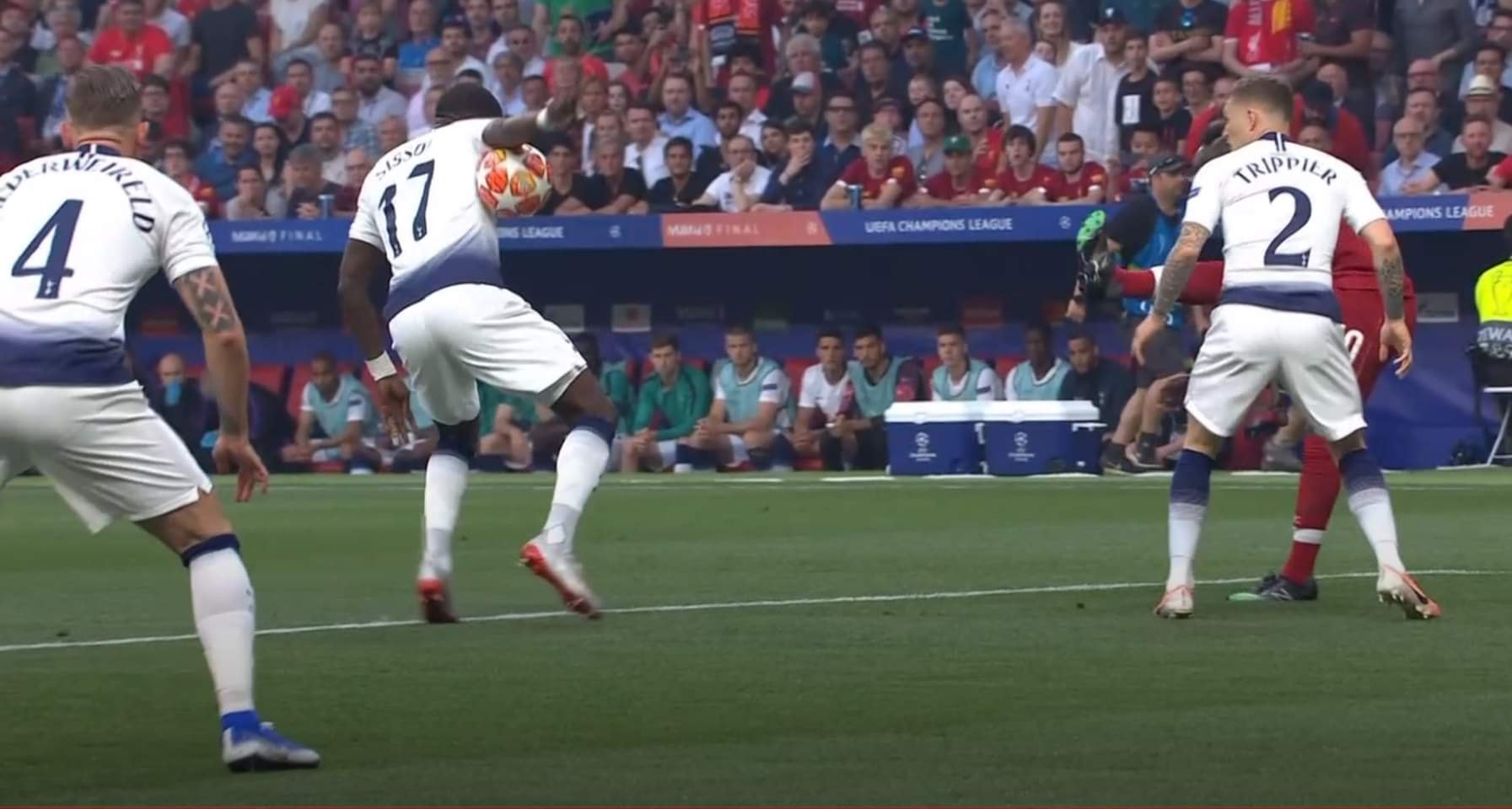 Pha để bóng chạm tay của Sissoko chung kết c1, kết quả c1, penalty c1, liverpool 2-0 tottenham, c1, champions league, liverpool, tottenham