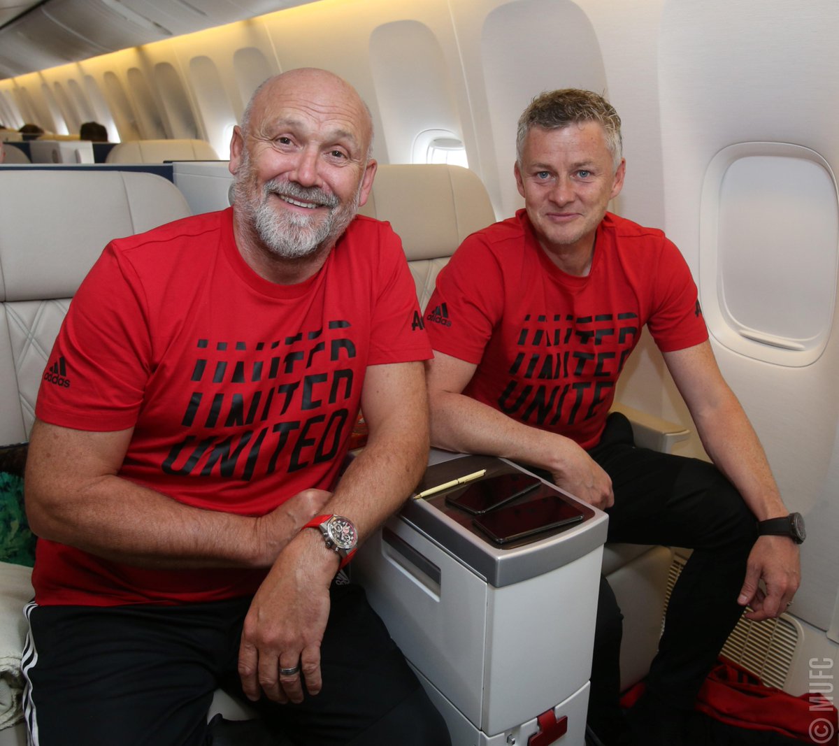 HLV Solskjaer cùng trợ lý Mike Phelan MU, man utd, man united, mu tour, du đấu hè mu, mu du đấu, mu hè 2019, lịch du đấu hè mu, pogba, lukaku, sanchez