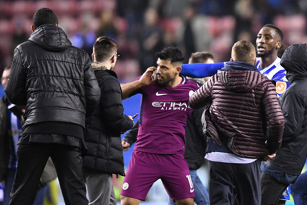 Aguero trắng án bóng đá Việt Nam, V-League, tin tức V-League, bóng đá Anh, điểm tin bóng đá, tin hot 22/2