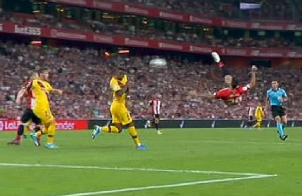 Siêu phẩm của Adruiz vào lưới Barca. Ảnh chụp màn hình Barca vs Bilbao, kết quả Barca vs Bilbao, tỉ số Barca vs Bilbao, video bàn thắng Barca vs Bilbao