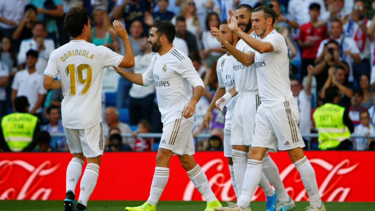 Các cầu thủ Real ăn mừng bàn thắng thứ 3. Ảnh: AS Real Madrid vs Granada, trực tiếp Real Madrid vs Granada, trực tiếp La liga, trực tiếp bóng đá